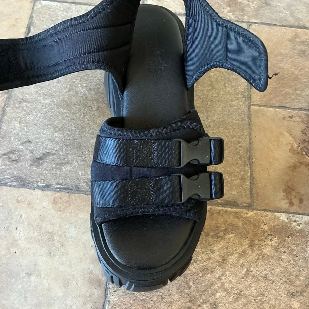 Platform Chunky Buckle Sandals - Black